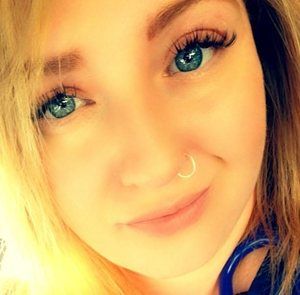 Meet your Posher, Adrianne